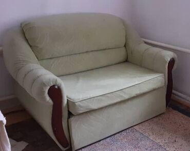 советский мебель: Диван-кровать, цвет - Зеленый, Б/у