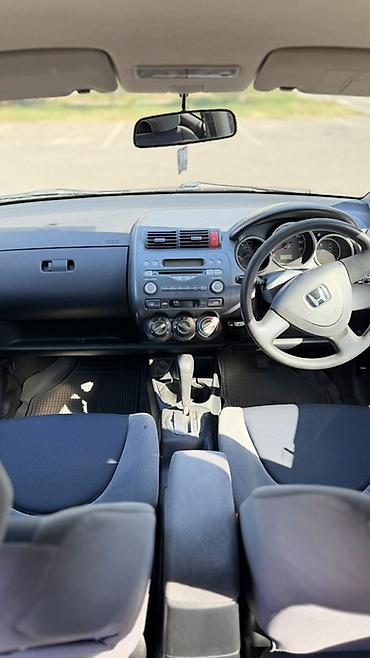getz 2: Honda Fit: 2001 г., 1.3 л, Вариатор, Бензин, Хэтчбэк — 9
