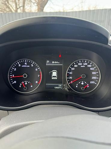 Другие детали салона: Kia Rio — интерьер и мультимедийная система - Штатная мультимедийная — 4