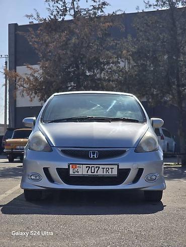 Honda: Honda Fit: 2005 г., 1.3 л, Вариатор, Бензин, Хэтчбэк — 3