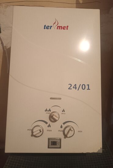Paltar tikişi: Termet 24/01 qaz su qızdırıcısı, ağ rəngli korpusu ilə həm müasir, həm