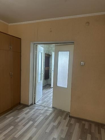 буу сервант: Сдаю, 1 К. Кв. Район Филармония, 45 т сом,
Депозит 20 т сом — 5