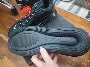 Patike: Nike air max 720
42-46
4.000 — 12