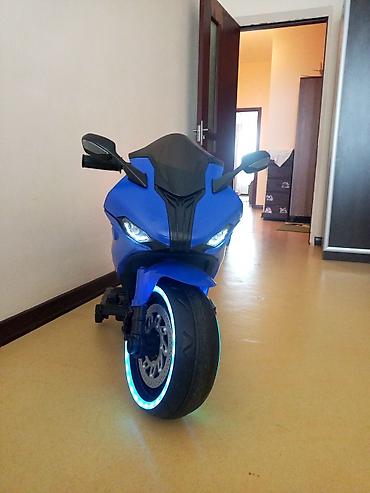 usaq yemek masa: Uşaq üçün elektrikli motosiklet – idman stili, mavi rəng — 4