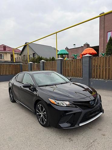 кой кыркан машына: Toyota Camry Hybrid, седан, черный цвет кузова.Марка: Toyota Camry 70 — 1
