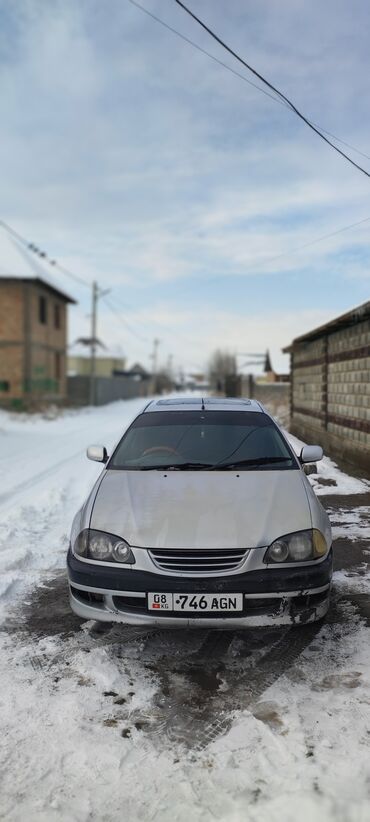 машины продают: Toyota Avensis: 1999 г., 2 л, Механика, Бензин, Хэтчбэк