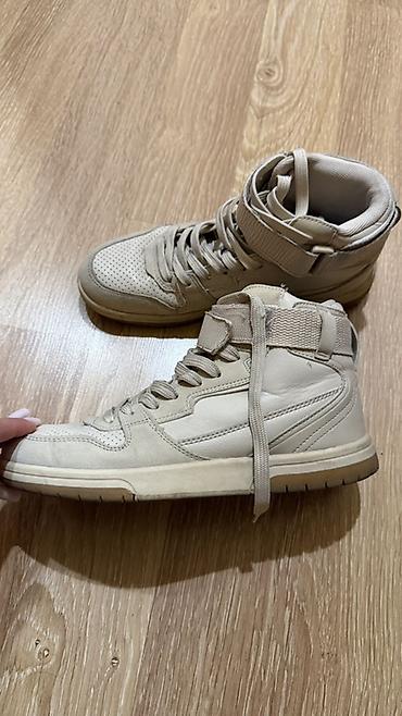 Qadın ayaqqabıları: Bej rəngli yüksək boğaz idman ayaqqabısı - Stil: High-top (yüksək — 3