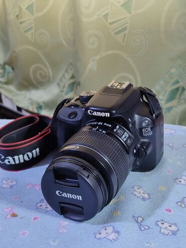 Фотоаппараты: Продаю зеркальный фотоаппарат Canon eos100D в отличном состоянии