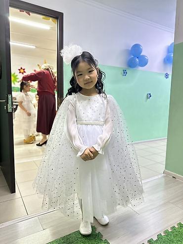 Детский мир: Платье Снежинка, 4-5-6 лет Состояние 10/10, надевали один раз на — 1