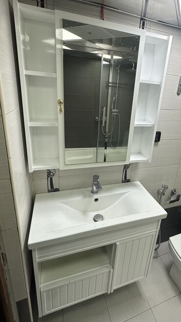 kafel islenmis: Moydadır. 80x40 sm. Çanaq Türkiyənin Turkaz firmasınındır. Az işlənib