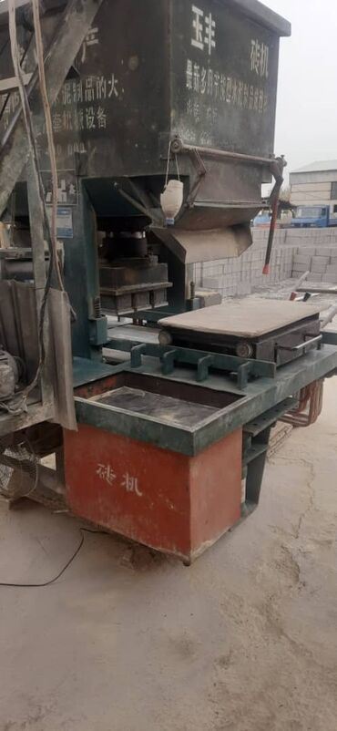 аппарат для производства хозяйственного мыла: Cтанок для производства пескоблоков, Б/у, В наличии