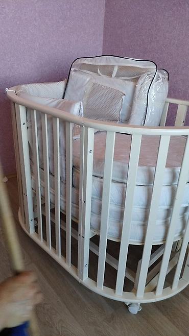Beşiklər: Uşaq beşiyi satilir 120 manata 2 boyuk matras,2 yumru matras ustunde — 1