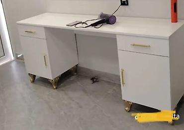 plastik stol stullar: Ağ rəngli salon masası – vizaj/sac ustası üçün funksional iş stolu. - — 1