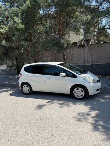 срочно фит сатылат: Honda Fit: 2010 г., 1.3 л, Бензин, Хетчбек