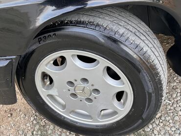 Mercedes-Benz: Maşın şəkildə göründüyü kimidir. Kasmetikasi idealdi. Tək kraskasina — 13