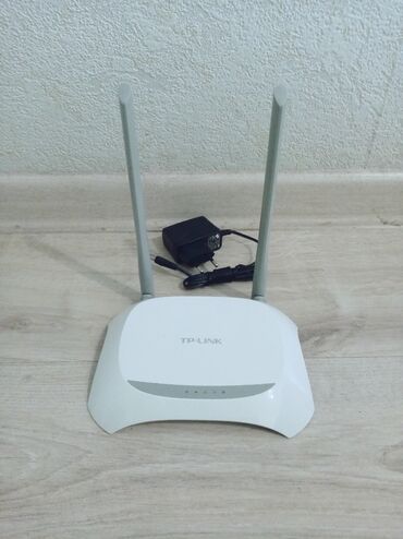 Модемы и сетевое оборудование: Wi-fi роутер, в хорошем состоянии, 2-антенный, n300, tp-link