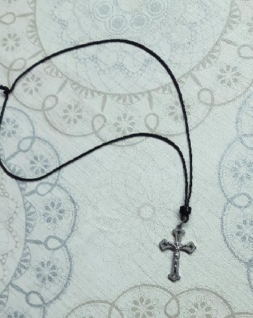 Religijski nakit: *** Novoo*** Krst od hirurskog celika** Duzina krsta: 3,5cm. Za