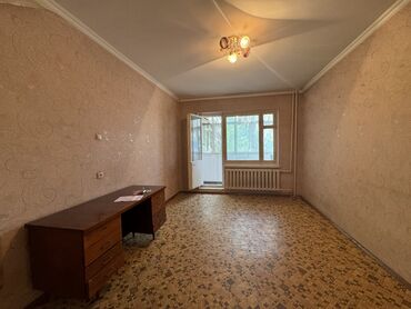 продается 1 ком квартира: 1 комната, 37 м², 105 серия, 2 этаж, Старый ремонт
