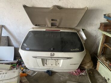 трейлер дом: Багажниктин капкагы Honda, Оригинал