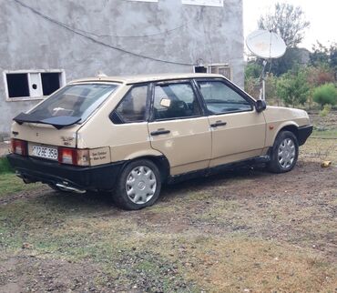 Model: Lada Samara (VAZ 2109) – 5 qapılı hetçbek Kuzov rəngi: bej