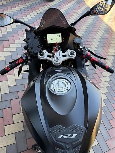 yamaha r1 цена: Спортивный мотоцикл Yamaha YZF‑R1 (кузов R1) в матовом чёрном цвете — 3