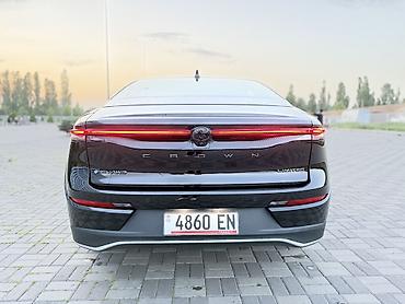 краун 2023: Toyota Crown: 2025 г., 2.5 л, Вариатор, Гибрид, Кроссовер — 9