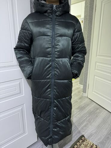 Пуховики и зимние куртки: Пуховик, По колено, С капюшоном, Стеганый, S, M, Все размеры — 5