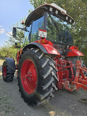 Traktorlar: Belarus MTZ təkərli traktor – kabinalı, qabaq yük balansları ilə — 4