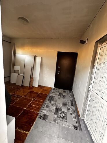 сдаю дом долгосрочно кызыл аскер: Ижарага берилет 
Ак ордо 3 
Душ жок,суу уйдун ичинен чыгат