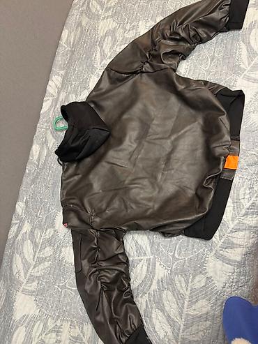 qar geyimi: Qara rəngli kişi “bomber” tipli dəri gödəkçə - Material: dəri effekti — 4