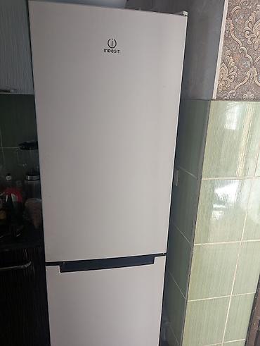 абагриватель бу: Холодильник Indesit, Б/у, Двухкамерный — 1