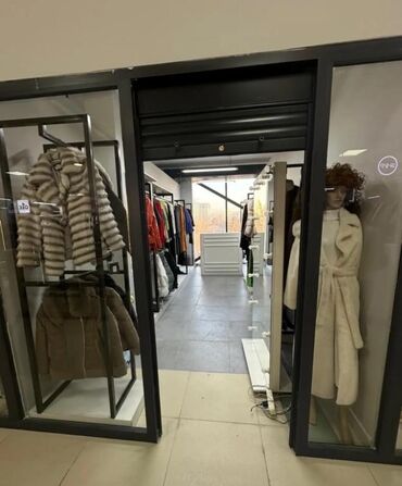 продажа магазинов в бишкеке: Продаю Бутик В бизнес-центре, 15 м², 3 этаж