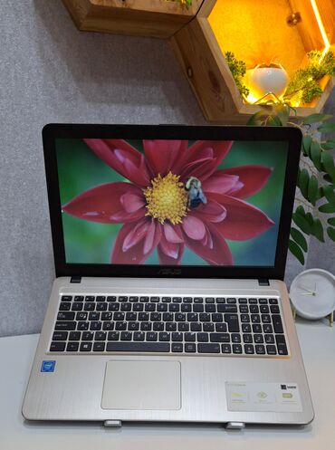 ASUS: İşlənmiş ASUS 15.6 ", Intel Celeron, 256 GB