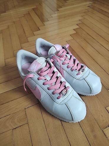 ženski: Bukvalno jednom obuvene, velike su mi, nove skroz sto se i vidi, Nike — 7