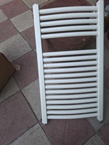 Bra, divar lampaları: Şüşə kölgəli, şirli metal əsaslı, dekorativ qızılı detallı bir divar — 8