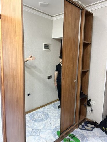 işlənmiş əşyalar: Kupe, 2 qapılı Düz dolab, Qarderob, paltar dolabı