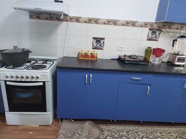 Другая коммерческая недвижимость: Продается кухонный гарнитур с газом плита