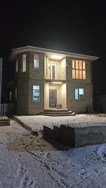 Продажа коттеджей и домов: Просторный двухэтажный дом из кирпича с эркерами и большим панорамным — 1