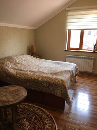 Uzunmüddətli kirayə mənzillər: Sahil metrosunun yaxınlığında 5 mertebeli binanın 4-cü mərtəbəsində — 8