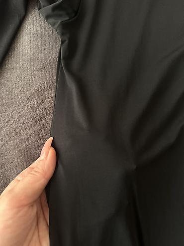 biserli don: Qara uzunqol qadın paltarı - Stil: Minimalist, bədənə oturan siluet - — 2