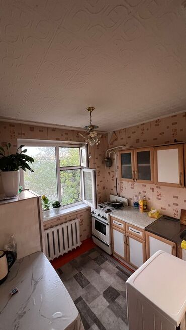 сдаётся квартира старый толчок: 1 бөлмө, 33 кв. м, 104-серия, 4 кабат, Косметикалык ремонт