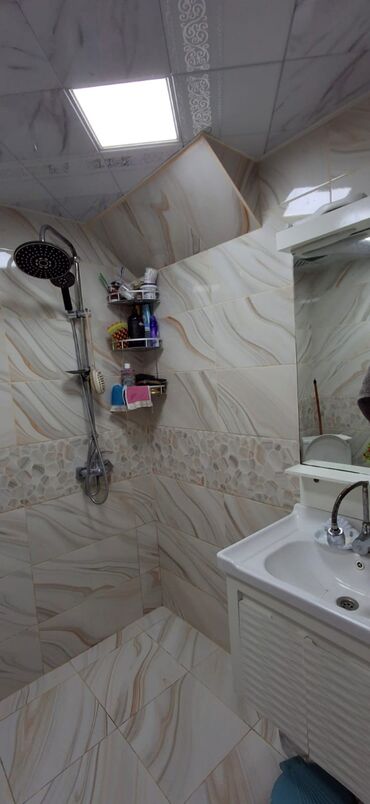 Həyət evləri və villaların satışı: Kirayə: 2 mərtəbəli evin daxilində genişlik və işıqlılıq üstünlük — 14