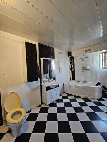 Uzunmüddətli kirayə mənzillər: Mənzil kirayə verilir. Nərimanov metro stansiyasına piyada 5 dəqiqəlik — 7