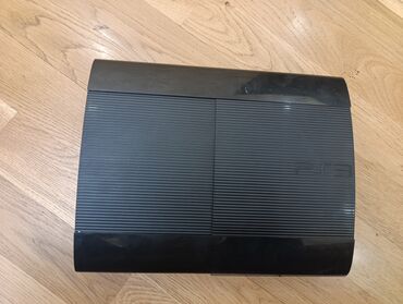 PS3 (Sony PlayStation 3): PlayStation 3 slimdi hərşeyi işləyir içində 19 oyun var bir pultdu 500