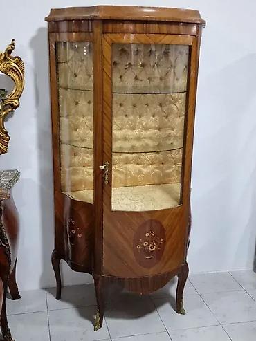 100cm: Stilska vitrina u intarziji (tapačirana unutrašnjost) Vitrina je u — 5