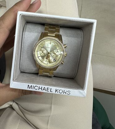 женские кошелки: Часы Майкл Корс оригинал с коробкой, в золотистом цвете, состояние