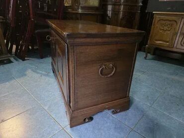 Stilske komode: Prelepa skrinja u odlicnom stanju. Duzina 105 cm Dubina 50 cm Visina na lalafo.rs — 9 Stilske komode: Prelepa skrinja u odlicnom stanju. Duzina 105 cm Dubina 50 cm Visina — 9