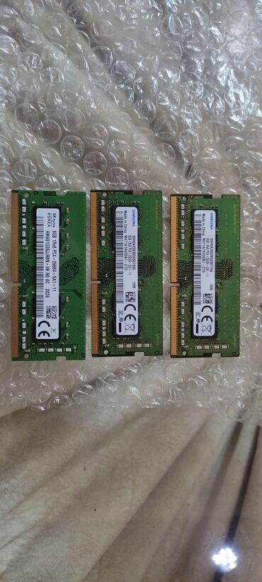 Noutbuklar üçün örtük və çantalar: Noutbuklar üçün ram Asus rog üzerinden çıxarmışam 32 rama keçdiyim