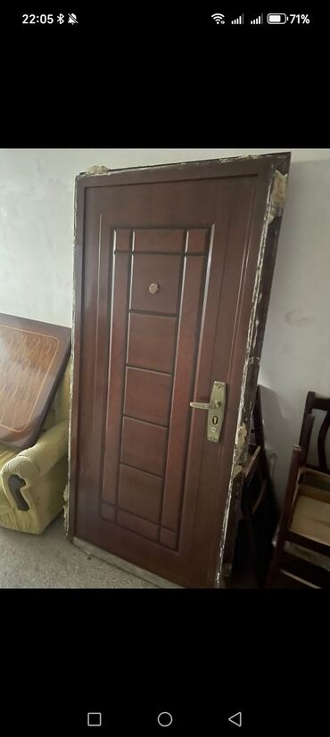 Jalüz qapılar: İşlənmiş Giriş qapısı Zəmanətli, Ünvandan götürmə, Pulsuz çatdırılma, Ödənişli çatdırılma