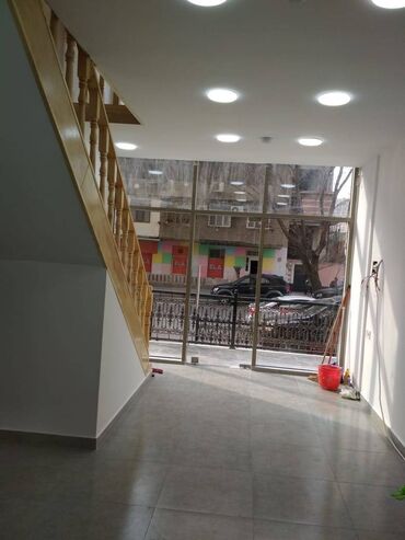 Digər kommersiya daşınmaz əmlakı: 28 may metrosuna yaxın 2 mərtəbəli,sahəsi 75 kv/m olan, 3 otağlı — 4